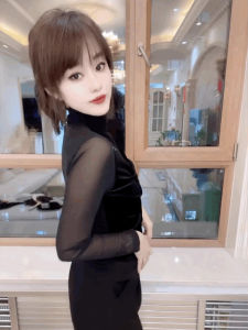 เสื้อยืดคอกลมแขนยาวผ้าคอร์ดูรอยผสมลูกไม้สีดำสำหรับผู้หญิง เสื้อชั้นในสไตล์ไฮเอนด์สองชิ้นเทียมแฟชั่น