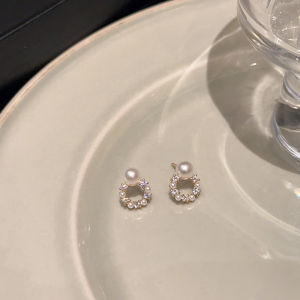 Elegant Pearl Stud Earrings Pure Silver Needle Womens Fashion Jewelry Fresh out Beautiful And Delicate Summer Accessory