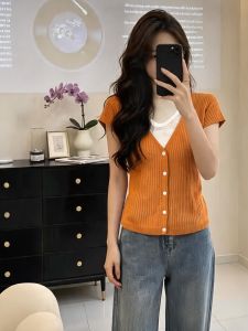 Áo Thun V-Neck Tay Ngắn Kẻ Sọc Giả Hai Mảnh