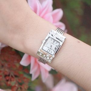 Vayo Jewelry นาฬิกาข้อมือผู้หญิงล้อมเพชร รูปแบบ Royal Crown รุ่น 3812