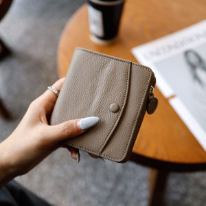 Fashionable Compact Womens Wallet 2025 New Simple Design Zipper Integrated Leather Coin Purse Youth Pure Color Horizontal