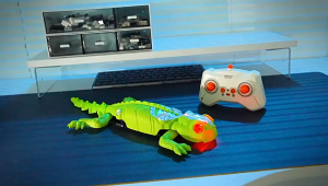 Electric remote control climbing wall lizard chameleon simulation crawling rechargeable gecko animal remote control car boy toy