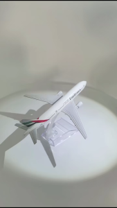 Scale 1:400 Metal Aircraft  Emirates Airlines A380 B777 Airplane Diecast Model Aviation Plane Collectible Toys for Boys