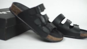 Sandal pria Brody CHARLIE Kekinian terbaru | Sendal selop kasual cowok nyaman termurah