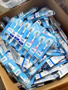Bàn chải đanh răng pin dành cho người lớn Oral B sử dụng pin AA Loại có thể thay đầu