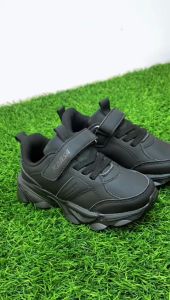 Sepatu Hitam Polos: Pilihan Terbaik untuk Anak Sekolah