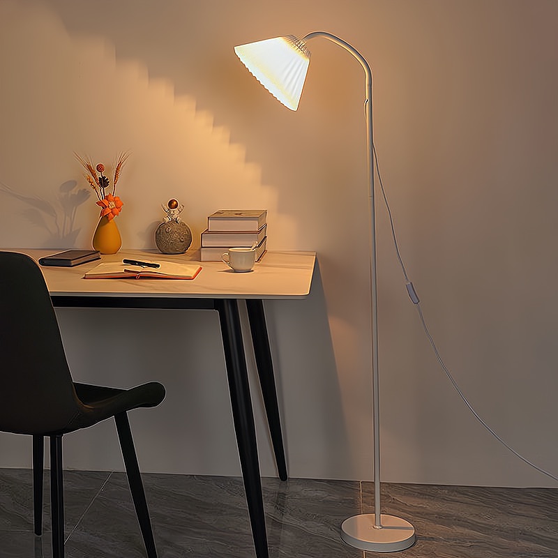 โคมไฟตั้งพื้น หลอดไฟ 3 สี  ใช้กับขั้ว หลอด โคมไฟอ่านหนังสือ โคมไฟประดับห้อง โคมตั้งพื้นพับเก็บได้ Floor lamp