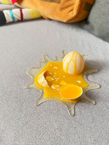 Handy Gadget Broken Egg Trick Prank Funny Spoof Decompression Toy Birthday Gift Mobile Phone Holder