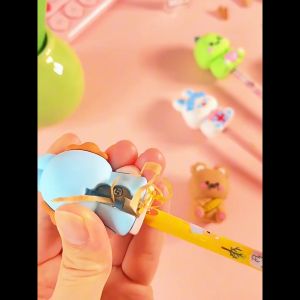 Satu Keluarga Rautan Pensil Boneka Karakter 3D A81