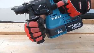 ราคาที่สุดของสินค้า New Makita DHR242 RME สว่านกระแทกไฟฟ้าไฟฟู 18V สว่านกระแทกคอนกรีตอเนกประสงค์ เครื่องมือที่คอนกำลังสูง สำหรับผู้ที่ต้องการเชื่อมต่อความปลอดภัย ราคาที่สุด รายการของสินค้า