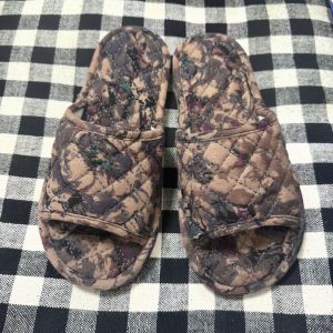 รองเท้าแตะผ้าฝ้ายสไตล์ญี่ปุ่นสำหรับใส่ในบ้านสำหรับทั้งชายและหญิง ฤดูใบไม้ผลิและฤดูใบไม้ร่วง รองเท้าแตะพื้นยางแบบเงียบ รองเท้าแตะผ้าฝ้ายแบบมีหัวรองเท้าสำหรับทุกฤดูกาล