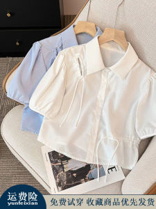 เสื้อเชิ้ตแขนสั้นคอโปโลสไตล์ฝรั่งเศสสำหรับผู้หญิงในช่วงฤดูร้อน ทรงหลวม ทรงเข้ารูป ดีไซน์เก๋ไก๋ พร้อมเข็มขัด แขนพอง คอโปโล