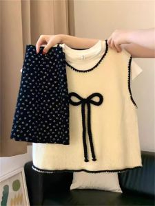 Bộ Đồ Ba Mảnh Dệt Kim Hoa Mùa Thu Cho Nữ Áo Vest Thắt Nút Bướm Váy Ngắn Quần Áo Học Sinh Quần Áo Công Sở Thời Trang