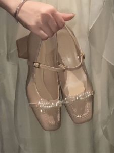 นุ่ม รองเท้าส้นสูงหัวเข็มขัดมุกอ่อนโยนสไตล์เจ้าหญิงแมรี่เจน หลากหลาย พร้อมกระโปรง หนัง เวอร์ชั่นนางฟ้าลมแฟชั่นรองเท้าเดียว