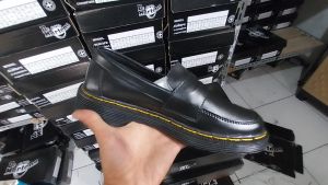 Sepatu loafer slip on pria dr.martensSepatu loafer boston seriessepatu casual/formal.