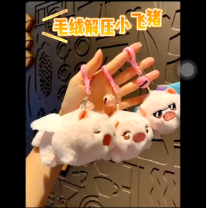 Móc Khoá Heo Thiên thầƞ Quẫy ĐuôiMóc Balo Lợn Bóp Bụng Kêu chíp Chíp Hàng lᴏại 1