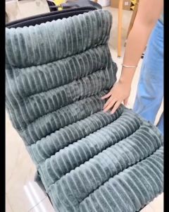 V Home เบาะรองนั่ง ผ้าสีพื้น นุ่มมากช่วยลดแรงกดทับได้ดี มีผ้าสองชนิดให้เลือก ผ้าขนมิ้งค์และกำมะหยี่ร่อง