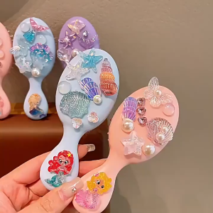 Lược chải tóc gỡ rối gắn charm hoạt hình vỏ sò nàng tiên cá 3D bờm tóc nơ xinh yêu cho bé