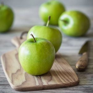 REPLIKA BUAH APEL HIJAU (1PCS) / BUAH APEL / APEL MAINAN / DUMMY BUAH / BUAH PAJANGAN / BUAH HIASAN