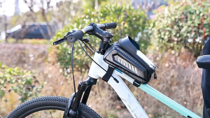 Bike Frame Bag with TPU Sensitive Touch Screen Large Screen Window Pressure Glue Waterproof Strong and Wear-Resistant Fits Smartphones Cycling Scene