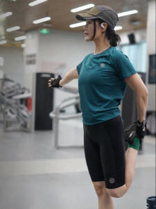 Skins | Lightweight Breathable Short Sleeve Tshirt for Yoga Sports