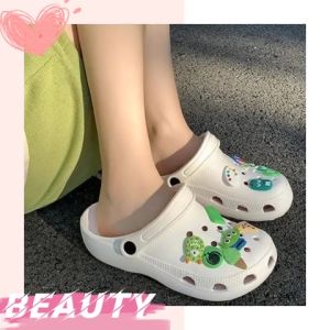 PiShops . รุ่นใหม่มาแรง🔥 รองเท้าแตะผู้หญิง รองเท้าหัวโตแถมตัวติดน่ารัก พร้อมรูระบายอากาศไม่อับเท้าแน่นอน รองเท้าพื้นนุ่มใส่สบายใส่ได้ทุกที่ทุกโอกาส รีบมาตำก่อนจะหมดน๊า🥰