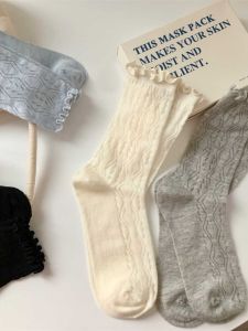 ผ้าฝ้ายถุงเท้ากลางลูกวัวสําหรับผู้หญิงสไตล์หวานฤดูใบไม้ผลิฤดูใบไม้ร่วงสีทึบถักดอกไม้ชาฟองสี Ins ฤดูร้อนฤดูใบไม้ร่วง