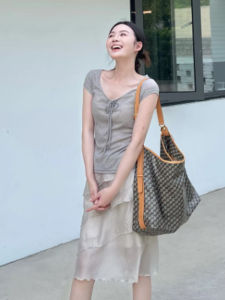 YUEZHONGWEI | Gray U-neck Short Sleeve Slim Fit T-shirt Women Summer New Style Belted Top Fashionable Commute Style Pure Color Short Length