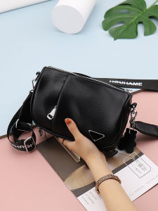 Casual Womens Crossbody Bag Soft Leather Wide Shoulder Strap Commuter Bag Trendy Versatile PU Leather Ladies Satchel Bag