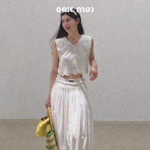 OAKMOO | Bộ Áo Vest Thoáng Khí Cotton & Chân Váy Xếp Ly Đậm