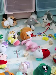 Hộp Đựng Đồ Chơi Trẻ Em Trong Suốt Có Kệ Nghiêng