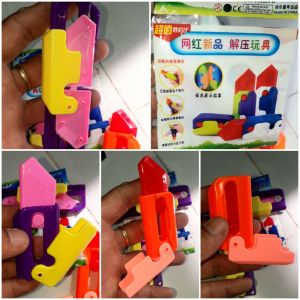 Một cái mô hình trò chơi Dao Cà rót _ Radish Knife bằng nhựa nhiều màu dài 8cm (Giao màu ngẫu nhiên)