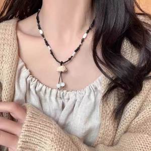 Wooden Floral Woven Necklace Womens Style Autumn Winter New Chinese Ethnic Trend Accessory Unique Design Vintage Sweater Chain