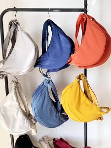 New Simple and Casual Solid Color Nylon Large Capacity Womens Dumpling Bag Shoulder Bag for Travel and Commuting