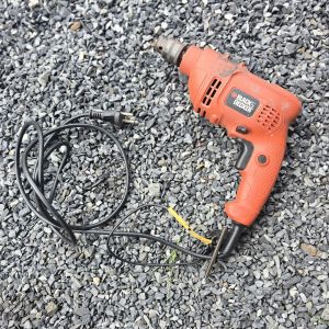 สว่านเจาะ-กระแทก  BLACK&DECKER รุ่น500w จับดอก 10mm. สภาพมอเตอร์ไหม้ ตีเป็นราคาอะไหล่