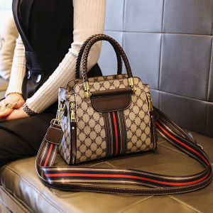 กระเป๋าสะพายไหล่แบบถังหนังแท้สำหรับผู้หญิงจากฮ่องกง ความจุขนาดใหญ่ กระเป๋าสะพายข้างแบบลำลอง กระเป๋าสะพายข้างแฟชั่นใหม่ปี 2024