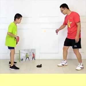 Đồ chơi đánh bóng bàn trên mặt sàn giúp phát triển khả năng phản xạ cho bé (bộ 2 vợt gỗ)