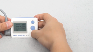 บลูทูธที่บันทึกคลื่นไฟฟ้าหัวใจ12ตะกั่วแบบไดนามิก ECG ต่อเนื่อง24ชั่วโมงเครื่อวัดอัตราหัวใจจอecg ไฮเอนด์แอปจัดเก็บข้อมูลฟรี