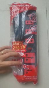 Ổ cắm Điện Quang ECO ĐQ ESK 5BR (5 lỗ kết hợp 2 công tắc an toàn màu đen đỏ)