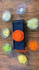 M Well kitchenware ที่หั่นผักผลไม้ เครื่องตัดสลัดผัก ที่ตัดปอกสไลซ์ ที่ขูดบดขิง 4in1 multi-Functional