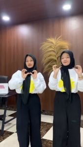 ONE DAISY BIG SUN FLOWER✨: Sweater Wanita Trendy