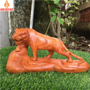 Tượng Hổ Phong Thủy Gỗ Hương Nguyên Khối Ngang 30cm – Hổ Đứng Trên Núi Trang Trí Bàn Kệ