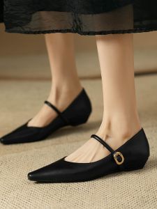 Spring 2025 Retro Flat Bottom Mary Jane Shoes Pointed Toe Slip-On Single Buckle Womens Low Heel Commuter Shoes Fashionable Commute