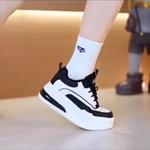 JENNIE Sneakers Casual Sepatu Fashion Wanita Model Paling Terbaru