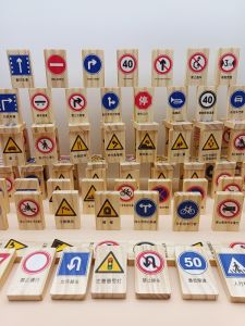 Childrens Traffic Sign Identification Toy Educational Zone Materials Domino Game Wooden Blocks Cognitive Development Toys for Kids