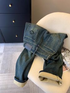 กางเกงยีนส์ขากว้างทรงตรงพิมพ์ลายยิ้มสีฟ้าวินเทจสำหรับผู้หญิง กางเกงขายาวทรงหลวมเอวสูง ด้านในหนา ใส่ได้ตลอดทั้งปี