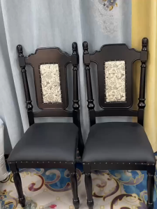 Ghế Ăn Classic Khung Gỗ Nâu Đậm Bọc Da Thanh Lịch