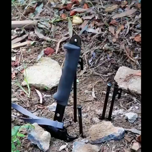 สมอบกเต็นท์ tent pegs แค้มป์ปิ้ง สมอบกเหล็ก อุปกรณ์แคมป์ปิ้ง พื้นทราย สหมอบก หมุดยึดเต็นท์ อุปกรณ์ตั้ง เต็นท์ อุปกรณ์แคมปิ้ง อุปกรณ์เดินป่า tent stakes เต้นท์แคมปิ้ง หมุดลิ่มปักพื้น 30cm(1 แพ็ค 10 ชิ้น)