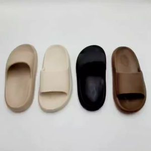 รองเท้าแตะแบบสวม สไตล์มินิมอล รุ่น W535