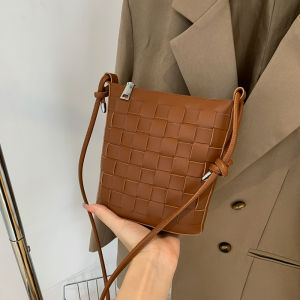 Fashionable Woven Mobile Phone Bag Womens Crossbody Bag Single Shoulder Small Square Bag Elegant Texture Simple Design 2023 New Style